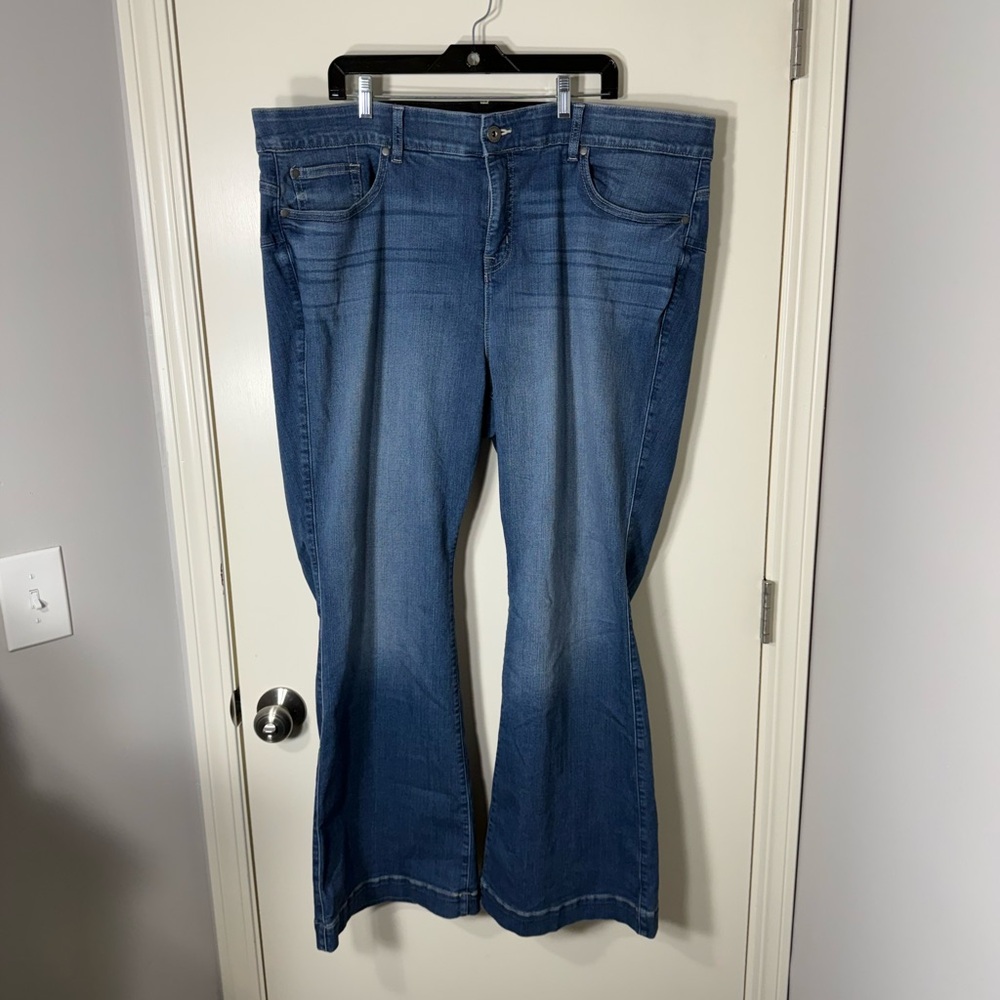 NWT Torrid Women’s Bombshell Flare Jeans Plus Size 26W